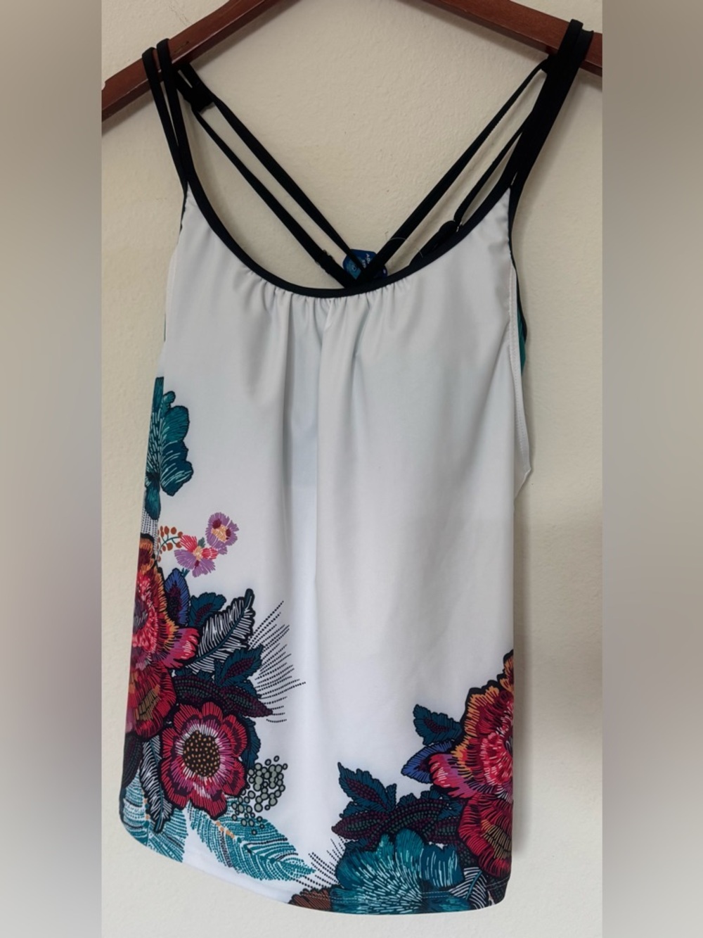 Free Country Women’s Side-Tie Tankini Swimsuit Top With Macrame Floral - Picture 8 of 10